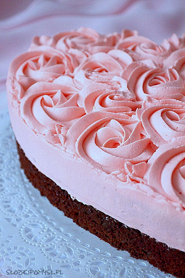 truskawkowe serce, ciasto serce, mus truskawkowy, róże, tort serce, ciasto czekoladowe, krem do dekoracji, tylka, 