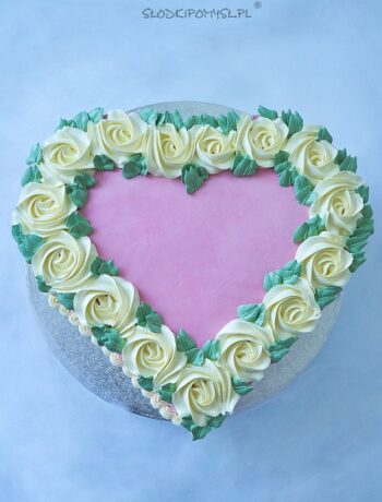 jak zrobić tort serce, jak zrobić tort w kształcie serca, tort serce, tort serce bez rantu, serce z różami, tort, krem czekoladowy.