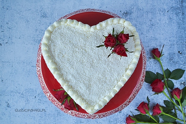 tort serce, serce raffaello, tort z kremem raffaello, tort w kształcie serca, tort na Walentynki,