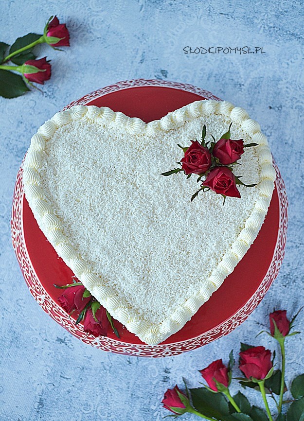 tort serce, serce raffaello, tort z kremem raffaello, tort w kształcie serca, tort na Walentynki,