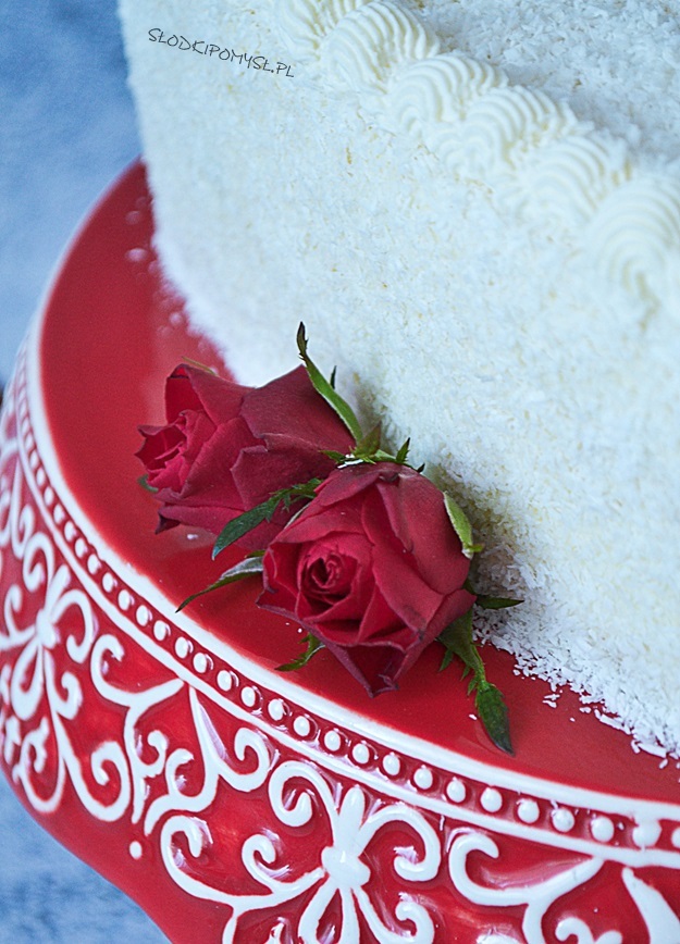 Tort z kremem raffaello, tort w kształcie serca, tort na Walentynki,
