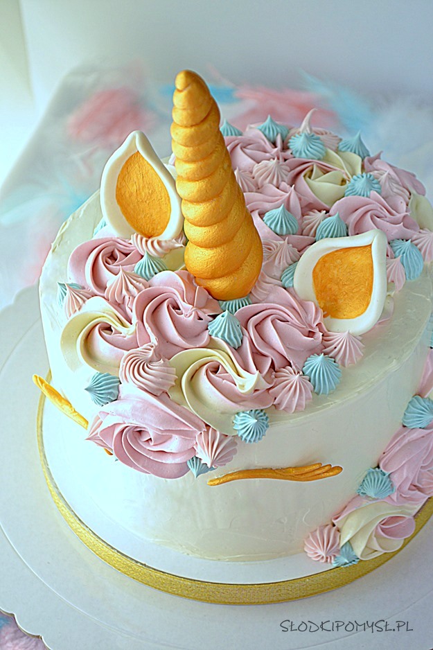 tort jednorożec, unicorn cake, tort dla dziecka, tort z rogami i uszami, tort urodzinowy, krem oreo, mus wiśniowy, tort z grzywą, 