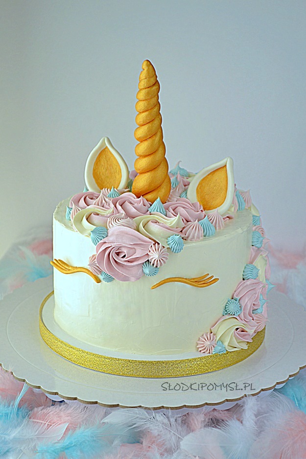 tort jednorożec, unicorn cake, tort dla dziecka, tort z rogami i uszami, tort urodzinowy, krem oreo, mus wiśniowy, tort z grzywą,