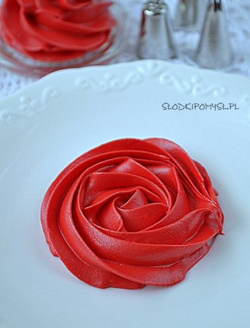 Czerwony krem do dekoracji, jak zrobić czerwony krem do tortu,Jak uzyskać czerwony kolor kremu do dekoracji