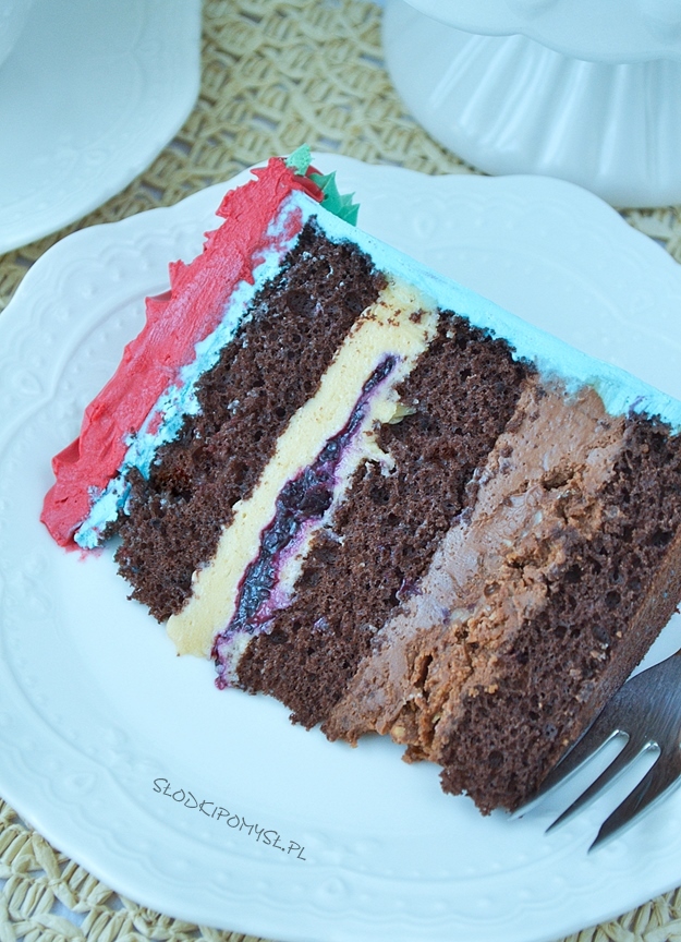 tort czekoladowo orzechowy, tort z masłem orzechowym, przepis na tort z kremem orzechowym, biszkopt kakaowy, chrupka do tortu, 